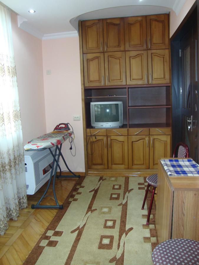 Appartement Madona'S House à Batoumi Extérieur photo