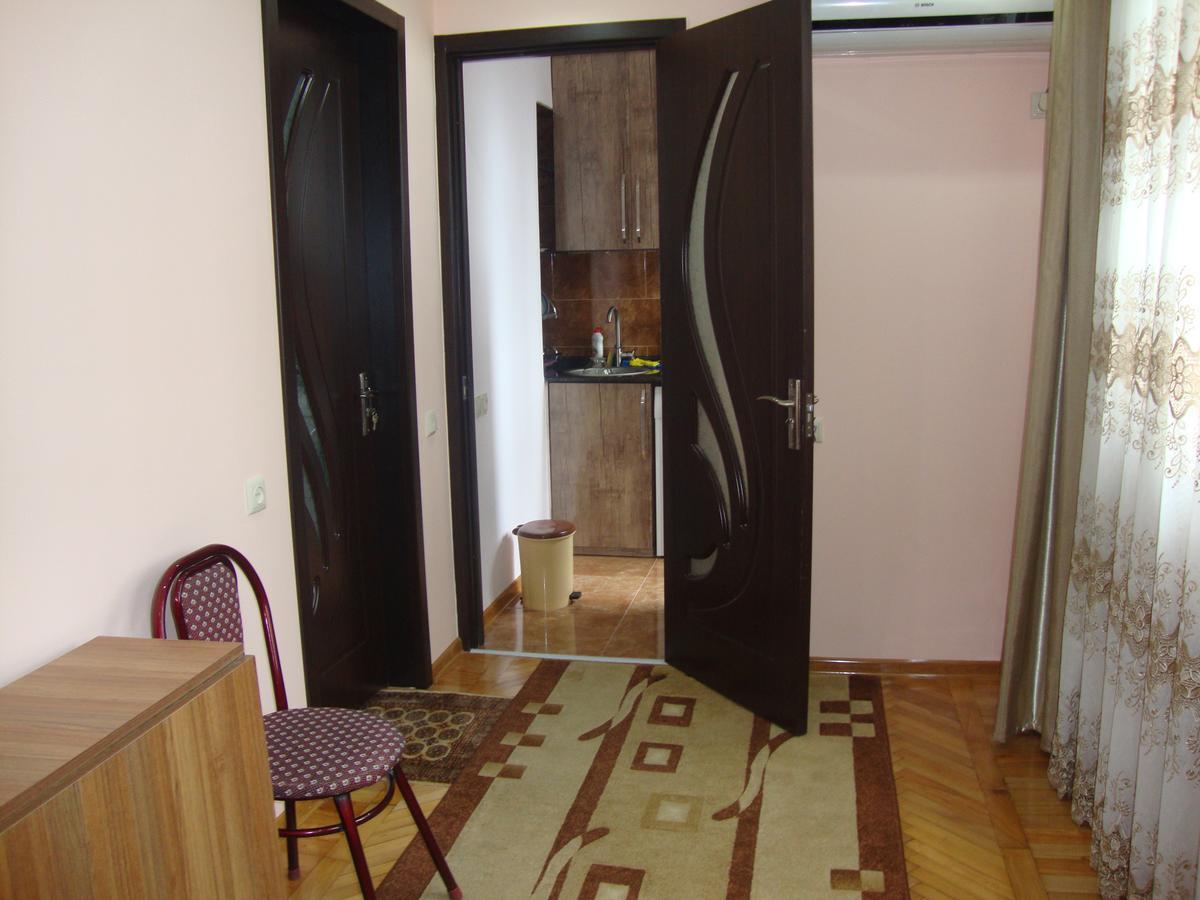 Appartement Madona'S House à Batoumi Extérieur photo